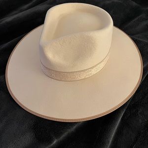 Lack of color ivory special rancher